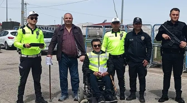 Doğubayazıt'ta Trafik Haftası'nda Emniyet ve Engelliler Derneği iş birliğiyle dikkat çekici bir farkındalık etkinliği düzenlendi.