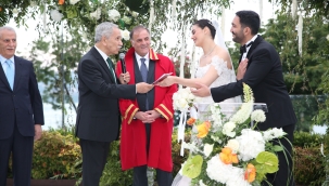 Doğubayazıtlı Yasubuğa Ailesinin Düğün Töreninde Siyaset ve İş Dünyası Bir Araya Geldi.