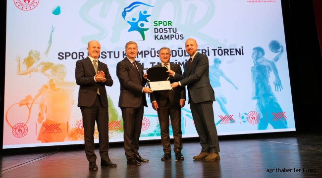 Erdoğan, AİÇÜ'ye Spor Dostu Kampüs Ünvanı Sertifikasını Takdim Etti