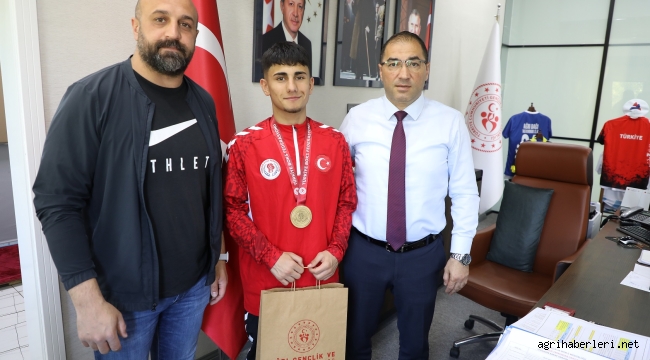 ğrı Gençlik ve Spor​​​​​​​ İl Müdürü Çelebi, Şampiyon Sporcuyu Tebrik Etti