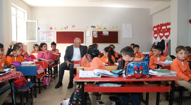 Kaymakam Ekinci, Mustafa Yasubuğa İlkokulu'nda Öğrencilerle Ders Yaptı