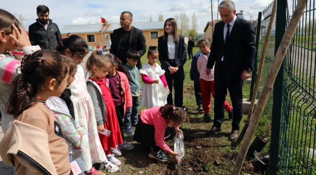 Müdür Kökrek, Ağrı'da Ağaç sevgisini çocuklarımıza aşılamak çok önemli
