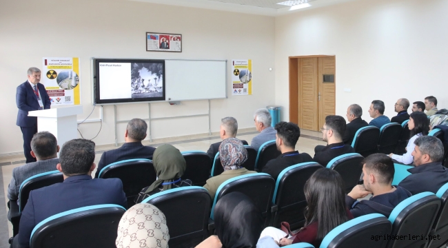 Rektör Prof. Dr. İlhami Gülçin, AİÇÜ'de Derse Girdi