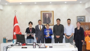 Teknoloji Şampiyonları Hamur Kaymakamı Mehmet Nesip Mahir'i Ziyaret Etti