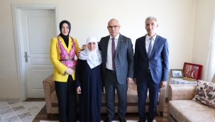 Vali ve Eşi Anneler Günü'nde Şehit Polis Memuru Yıldırım Günay'ın Annesi  Ziyaret Etti.