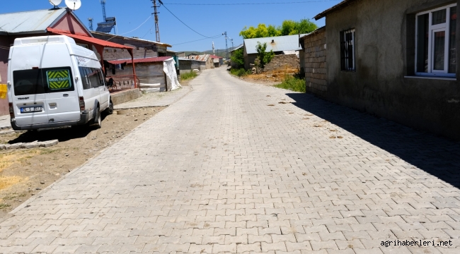 Ağrı Aşkale köy yolu 9.000 m²'lik kilit parke taşı döşeme çalışması tamamlandı.