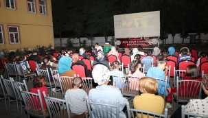 Ağrı'da Yaz Akşamları Açık Hava Sinemasına Yoğun İlgi