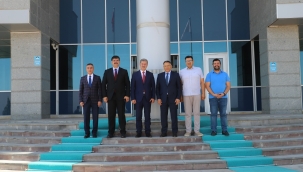  Ağrı İbrahim Çeçen Üniversitesi (AİÇÜ) Rektörü Prof. Dr. İlhami Gülçin, Iğdır Üniversitesi Rektörlüğüne Atanan Prof. Dr. Ekrem Gürel'e Hayırlı Olsun Ziyaretinde Bulundu.