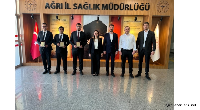 Ağrı İl Sağlık Müdürü Beşer, Görev Süresi Dolan Başarılı Yöneticileri Plaket İle Ödüllendirdi