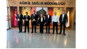 Ağrı İl Sağlık Müdürü Beşer, Görev Süresi Dolan Başarılı Yöneticileri Plaket İle Ödüllendirdi