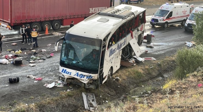 Ağrı-İzmir İstikametine Giden Yolcu Otobüsü Sivas'ta Kaza Yaptı: 4 Ölü, 33 Yaralı