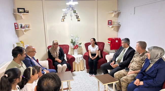 Ağrı Valisi Koç, Şehit Ailelerini Ziyaret Etti