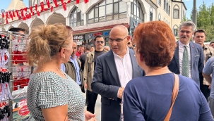 Ağrı Valisi Mustafa Koç, Cumhuriyet Caddesi'nde Esnaf ve Vatandaşlarla Buluştu