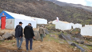 Ağrı Valisi ve Doğubayazıt Kaymakamı Ağrı Dağı'nda İncelemelerde Bulundu