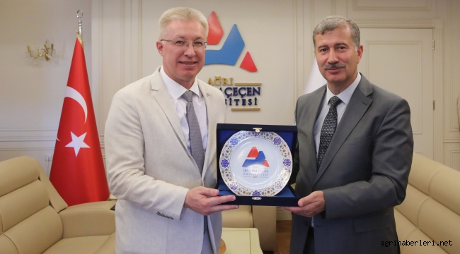 AİÇÜ Rektörü Gülçin, Rusya'dan Üst Düzey Heyeti Ağırladı