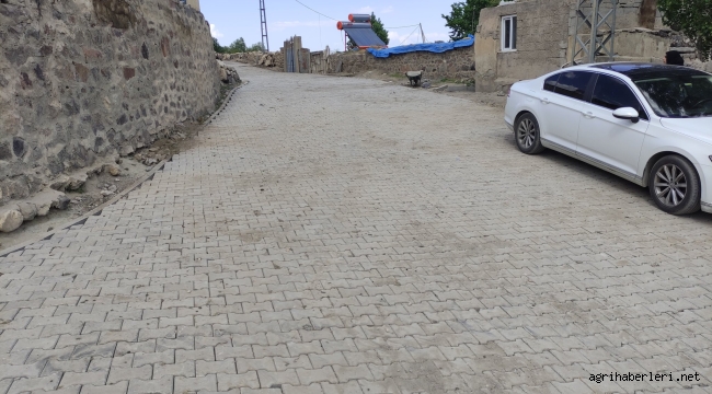 Diyadin İlçesinde Köy Yolları Kilitli Parke Taşlarıyla Çamurdan Kurtuluyor