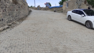 Diyadin İlçesinde Köy Yolları Kilitli Parke Taşlarıyla Çamurdan Kurtuluyor