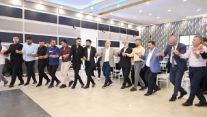 Vali Mustafa Koç, nikah şahidi oldu halay çekti