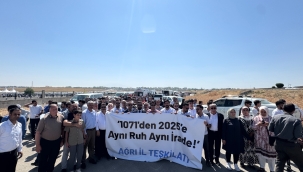  Ağrı'dan Malazgirt'e 3500 Kişi 1071'den 2025'e Aynı Ruh İle Yürüyüş Yaptı