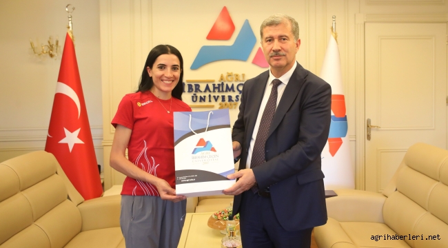 AİÇÜ Sporcusu Dünya Üniversite Yaz Spor Oyunları'nda Bronz Madalya Kazandı