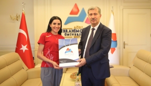 AİÇÜ Sporcusu Dünya Üniversite Yaz Spor Oyunları'nda Bronz Madalya Kazandı