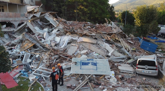 Balıkesir depreminde 1 kişi hayatını kaybetti
