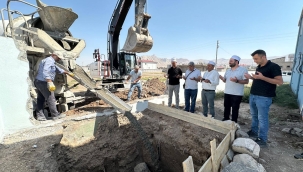  Doğubayazıt Kaymakamı Destekledi Hz. Ali Camii'nin Minaresinin Temeli Atıldı