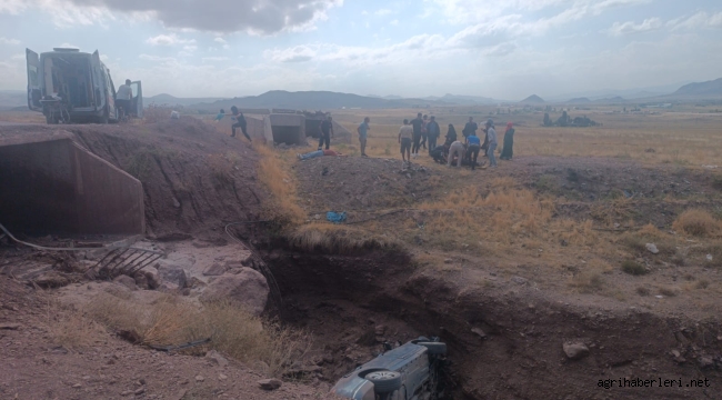 Doğubayazıt'ta Şarampole Yuvarlanan Araçta 2 Kişi Yaralandı