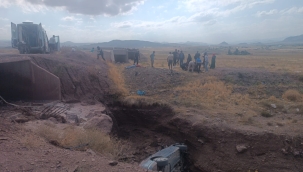 Doğubayazıt'ta Şarampole Yuvarlanan Araçta 2 Kişi Yaralandı