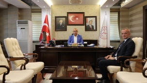 Hamur'un yeni Kaymakamı Minuz, Vali Koç'u makamında ziyaret ederek ilçede görevine başladı.