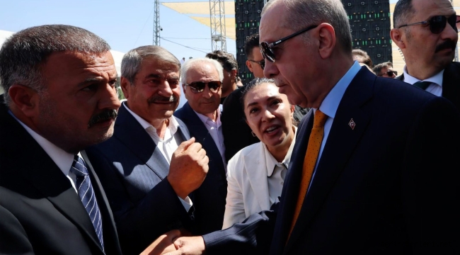 Malazgirt'te Ağrı Milletvekili Kilerci ve Başkan Sayan Tarafından Cumhurbaşkanı Erdoğan'a Tutak'ın Sorunları İletildi