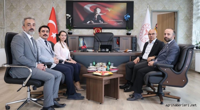  Ağrı Valisi Mustafa Koç, Trafik Kazası Geçiren Sağlık Yöneticilerini Ziyaret Etti