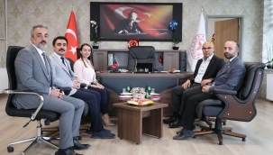  Ağrı Valisi Mustafa Koç, Trafik Kazası Geçiren Sağlık Yöneticilerini Ziyaret Etti