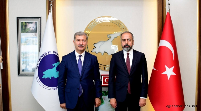 AİÇÜ Rektörü Gülçin'e Mezun Olduğu Van YYÜ Rozeti Takdim Edildi