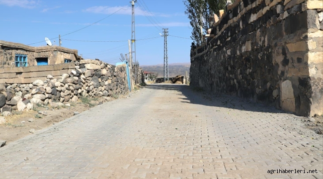 Doğubayazıt Aşağı Tavla Köyünde 2500 m² kilit parke taşı döşeme işi tamamlandı