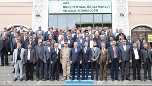 Ağrı'da Vali Koç, Yemekli Programda Muhtarlarla Bir Araya Geldi