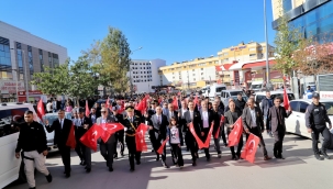 Doğubayazıt'ta 10. Yıl Marşı Eşliğinde Bayrak Yürüyüşü Yapıldı