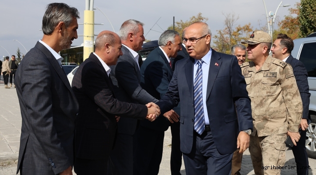 Muhtarlar Gününde Ağrı Valisi Koç, Muhtarlar Derneği'ni Ziyaret Etti