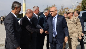 Muhtarlar Gününde Ağrı Valisi Koç, Muhtarlar Derneği'ni Ziyaret Etti