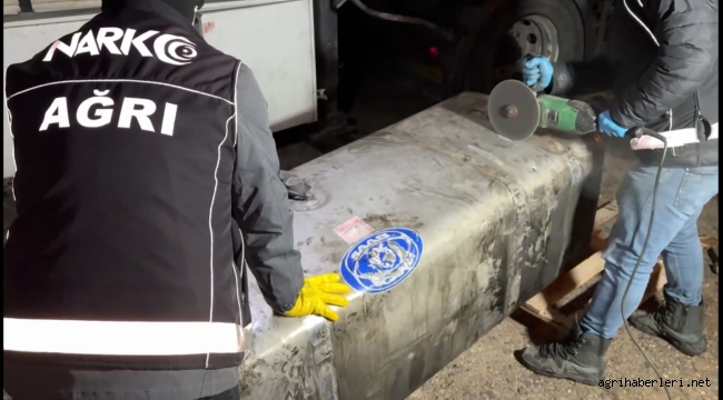  Doğubayazıt'ta 2 TIR'da 761 kilo 578 gram metamfetamin ele geçirildi.