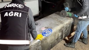  Doğubayazıt'ta 2 TIR'da 761 kilo 578 gram metamfetamin ele geçirildi.