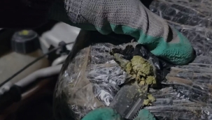  Doğubayazıt'ta Taksinin Motor Kısmına Gizlenmiş 3 Paket Uyuşturucu Yakalandı