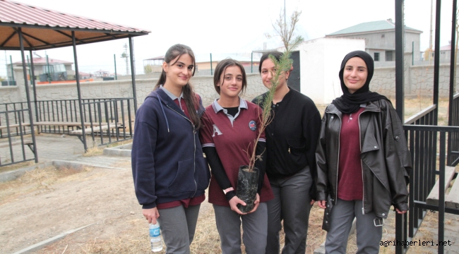 Her Öğrenci Bir Fidan: Gayemiz, gelişmiş bir toplum ve yeşil bir vatan!