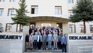 Rektör Gülçin, AİÇÜ'de İdari Personel ile Bir Araya Geldi