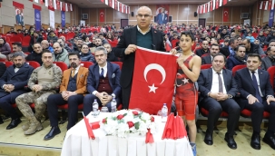  Ağrı'da "2025 Yılı Başarılı Sporcu ve Antrenörlere Ödüller Verildi"