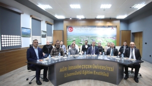  AİÇÜ Rektörü Prof. Dr. Gülçin, Lisansüstü Eğitim Enstitüsü'nü Ziyaret Etti ve Başarılı Akademisyenleri Tebrik Etti