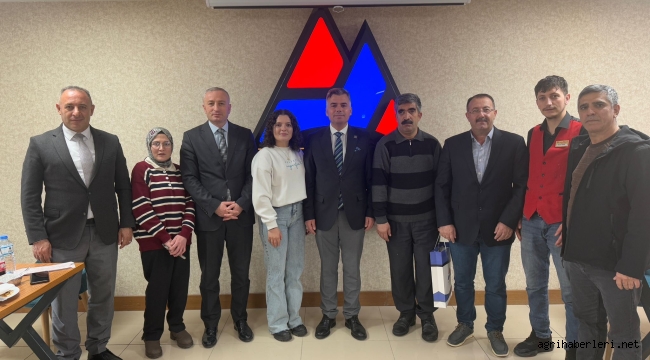 AİÇÜ YÖNETİMİ ENGELSİZ YAŞAM MERKEZİ'NDE GÖREV YAPAN PERSONELLE BİR ARAYA GELDİ
