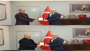  Doğubayazıt (SYDV) Mütevelli Heyet Üyelerine Kaymakam'dan Plaket Takdimi