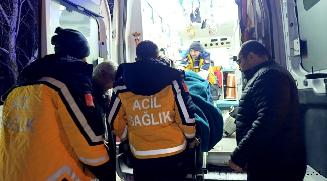 Ağrı'da Şiddetli Kar Yağışında Kapanan Köy Yolu Kar Paletli Ambulansla Yaşlı Hasta Hastaneye Yetiştirildi