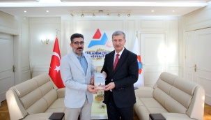 AİÇÜ Rektörü Gülçin, “BAYEZİD” Kitabıyla Doç. Dr. Hakan Kaya’yı Makamında Ağırladı